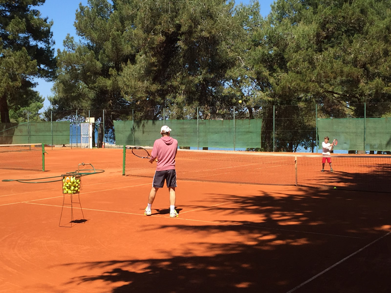 tenis school near sea